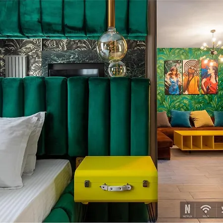 Apartment Excentric & Sea View By Alezzi Navodari