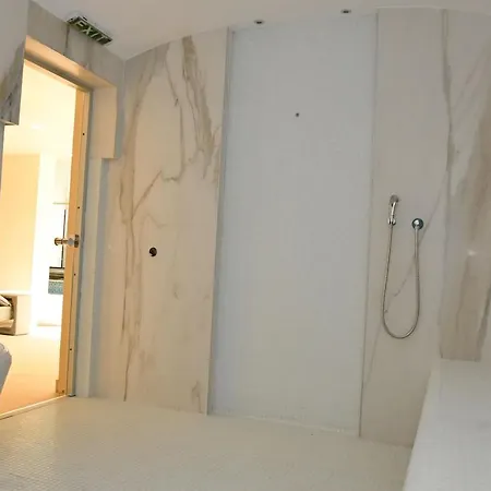 Excentric & Sea View By Alezzi Apartment