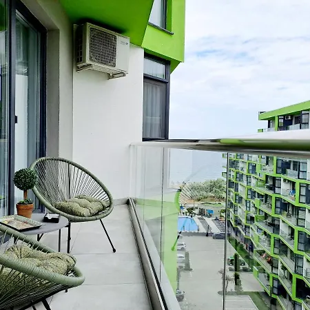 Apartment Excentric & Sea View By Alezzi Navodari